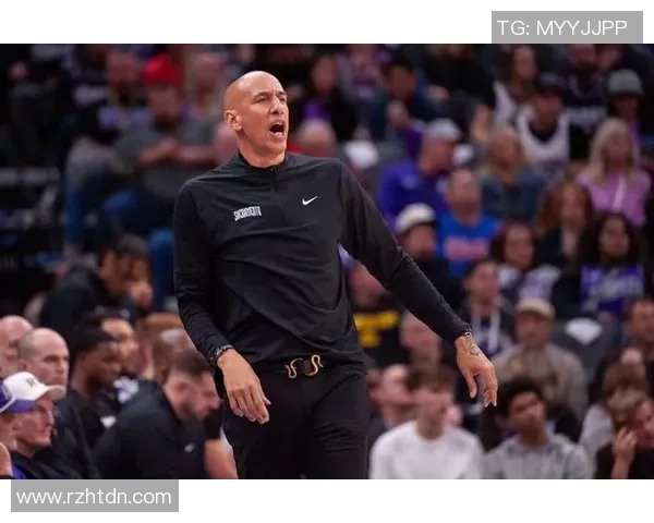 南京飞盘队战术之争引发热议球迷与教练观点大相径庭 南京飞盘队战术之争引发热议球迷与教练观点大相径庭