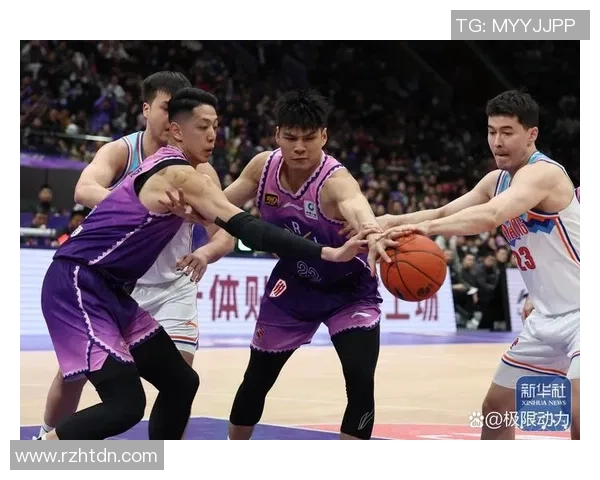 CBA激战深圳队迎战新疆队全力争胜展现球队实力与风采